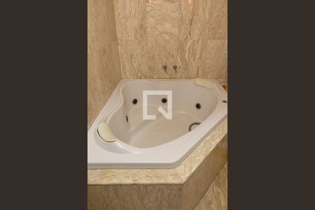 Casa de condomínio para alugar com 351m², 4 quartos e 3 vagasBanheiro suite 3