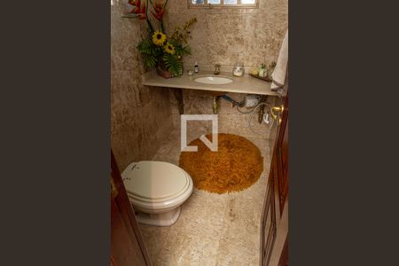 Casa de condomínio para alugar com 351m², 4 quartos e 3 vagasBanheiro Social