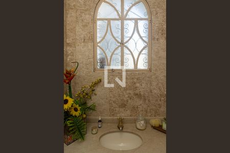 Casa de condomínio para alugar com 351m², 4 quartos e 3 vagasBanheiro Social