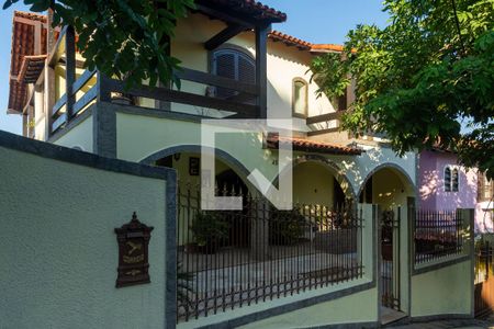 Casa de condomínio para alugar com 351m², 4 quartos e 3 vagasÁrea externa - Fachada