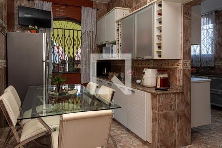 Casa de condomínio para alugar com 351m², 4 quartos e 3 vagasCozinha - Armários