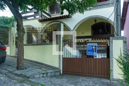 Casa de condomínio para alugar com 351m², 4 quartos e 3 vagasÁrea externa - Fachada