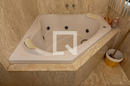 Casa de condomínio para alugar com 351m², 4 quartos e 3 vagasBanheiro suite 3