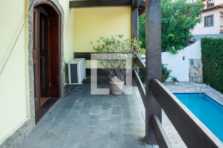 Casa de condomínio para alugar com 351m², 4 quartos e 3 vagasVaranda do quarto 3