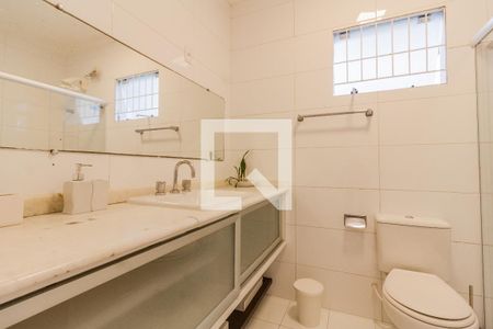 Banheiro de kitnet/studio para alugar com 1 quarto, 25m² em Centro, Florianópolis