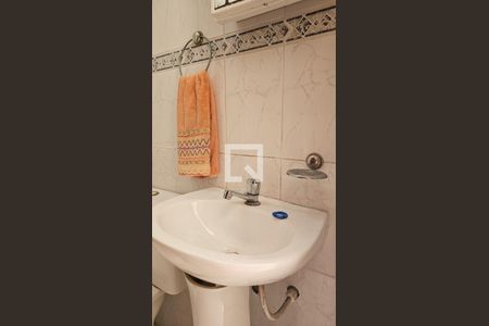 Casa à venda com 300m², 4 quartos e 4 vagasBanheiro 2