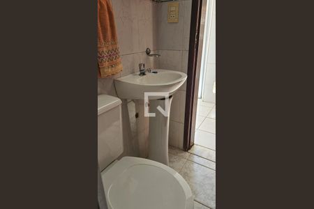 Casa à venda com 300m², 4 quartos e 4 vagasBanheiro 2