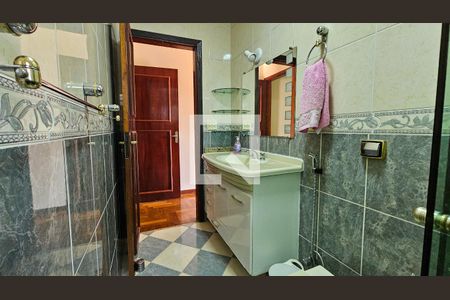 Casa à venda com 300m², 4 quartos e 4 vagasBanheiro da Suíte