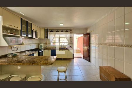 Casa à venda com 300m², 4 quartos e 4 vagasCozinha