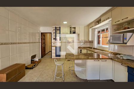 Casa à venda com 300m², 4 quartos e 4 vagasCozinha