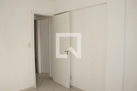 Quarto 1 de apartamento para alugar com 2 quartos, 43m² em Vila Taquari, São Paulo