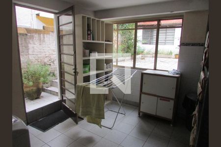 Casa à venda com 200m², 4 quartos e 1 vagaÁrea de Serviço
