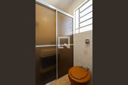 Casa à venda com 290m², 5 quartos e 3 vagas Casa à venda com 290m², 5 quartos e 3 vagasEdícula - Banheiro