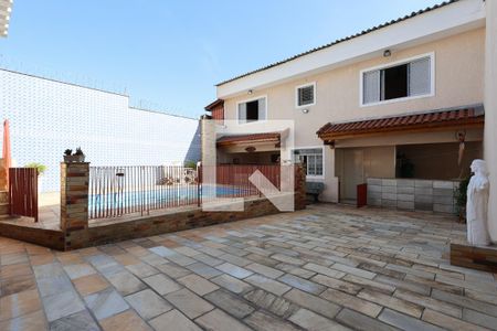 Casa à venda com 290m², 5 quartos e 3 vagas Casa à venda com 290m², 5 quartos e 3 vagasQuintal
