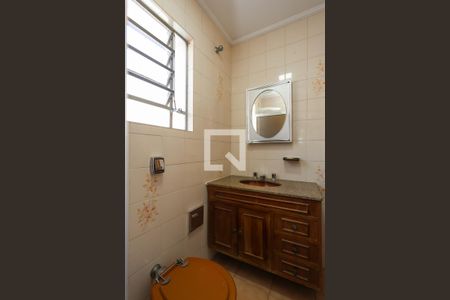 Casa à venda com 290m², 5 quartos e 3 vagas Casa à venda com 290m², 5 quartos e 3 vagasEdícula - Banheiro