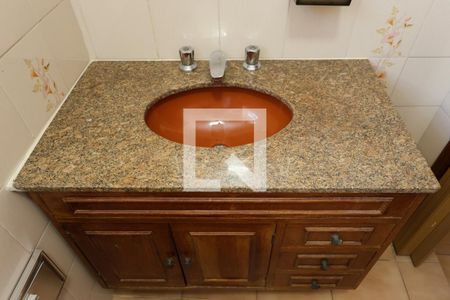 Casa à venda com 290m², 5 quartos e 3 vagas Casa à venda com 290m², 5 quartos e 3 vagasEdícula - Banheiro