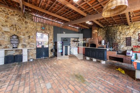 Casa à venda com 355m², 6 quartos e 6 vagas Casa à venda com 355m², 6 quartos e 6 vagasÁrea comum