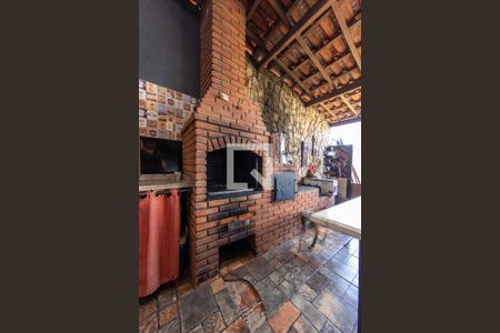 Casa à venda com 355m², 6 quartos e 6 vagas Casa à venda com 355m², 6 quartos e 6 vagasÁrea comum