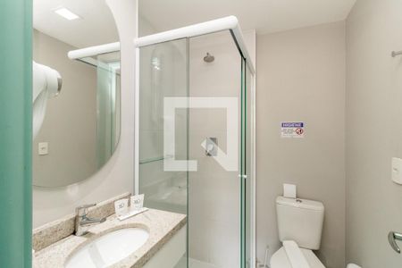 Banheiro de kitnet/studio para alugar com 1 quarto, 23m² em Centro, São Paulo