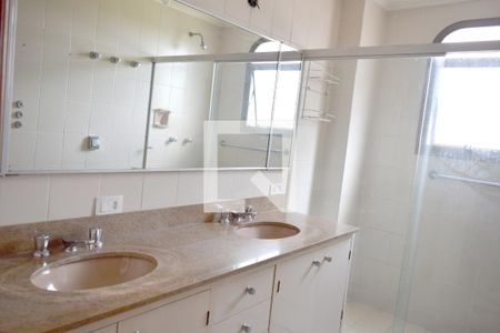 Apartamento à venda com 392m², 3 quartos e 3 vagasBanheiro da Suíte