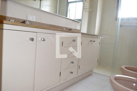 Apartamento à venda com 392m², 3 quartos e 3 vagasBanheiro da Suíte