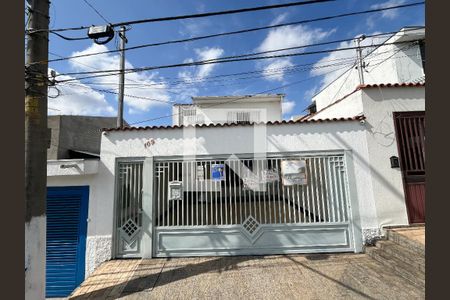 Casa à venda com 167m², 3 quartos e 3 vagasFachada