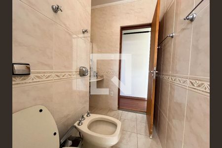 Casa à venda com 167m², 3 quartos e 3 vagasBanheiro Corredor