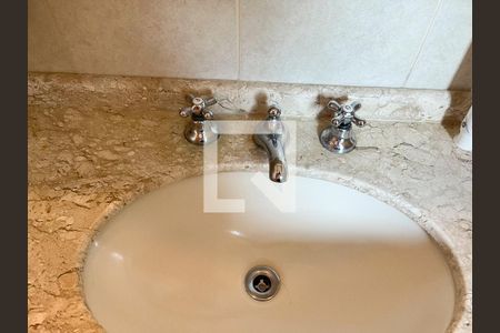 Casa à venda com 167m², 3 quartos e 3 vagasBanheiro da Suíte 1 