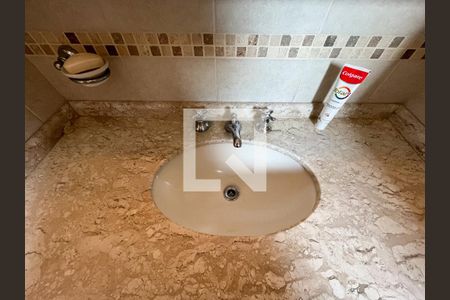 Casa à venda com 167m², 3 quartos e 3 vagasBanheiro da Suíte 1