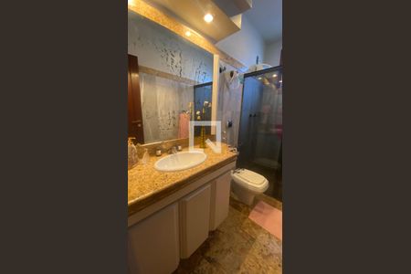 Casa à venda com 420m², 5 quartos e 4 vagas Casa à venda com 420m², 5 quartos e 4 vagasBanheiro Social 1