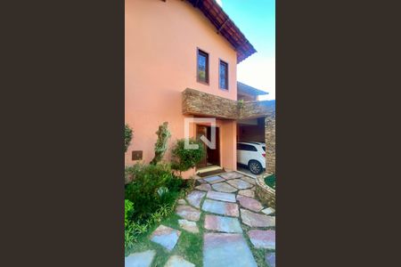 Casa à venda com 420m², 5 quartos e 4 vagas Casa à venda com 420m², 5 quartos e 4 vagasFachada