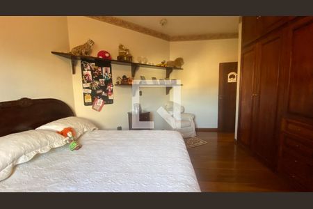 Casa à venda com 420m², 5 quartos e 4 vagas Casa à venda com 420m², 5 quartos e 4 vagasQuarto 2