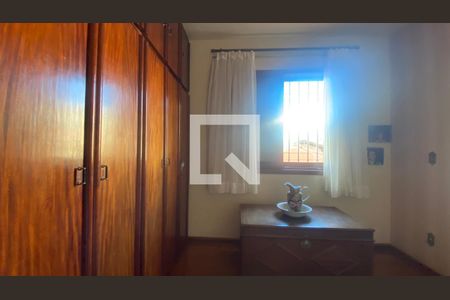 Casa à venda com 420m², 5 quartos e 4 vagas Casa à venda com 420m², 5 quartos e 4 vagasQuarto 3