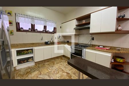 Casa à venda com 420m², 5 quartos e 4 vagas Casa à venda com 420m², 5 quartos e 4 vagasCozinha
