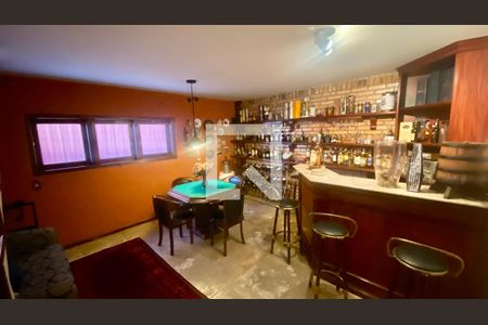 Casa à venda com 420m², 5 quartos e 4 vagas Casa à venda com 420m², 5 quartos e 4 vagasAdega