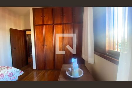 Casa à venda com 420m², 5 quartos e 4 vagas Casa à venda com 420m², 5 quartos e 4 vagasQuarto 3