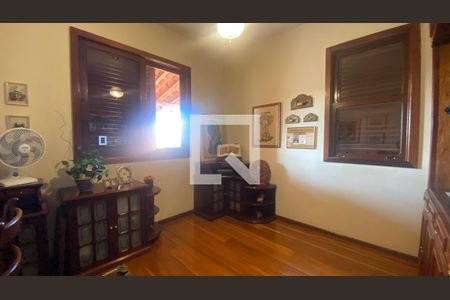 Casa à venda com 420m², 5 quartos e 4 vagas Casa à venda com 420m², 5 quartos e 4 vagasQuarto 4