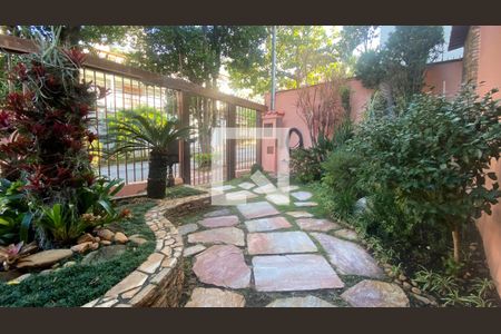 Casa à venda com 420m², 5 quartos e 4 vagas Casa à venda com 420m², 5 quartos e 4 vagasJardim