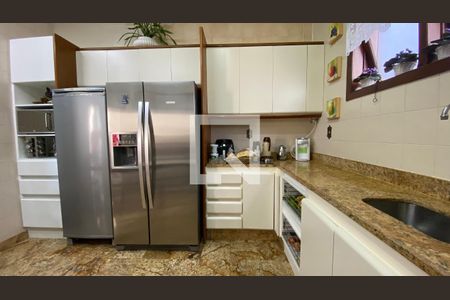 Casa à venda com 420m², 5 quartos e 4 vagas Casa à venda com 420m², 5 quartos e 4 vagasCozinha