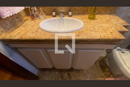Casa à venda com 420m², 5 quartos e 4 vagas Casa à venda com 420m², 5 quartos e 4 vagasBanheiro Social 1