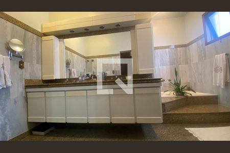Casa à venda com 420m², 5 quartos e 4 vagas Casa à venda com 420m², 5 quartos e 4 vagasQuarto Suíte