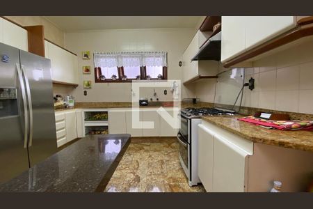 Casa à venda com 420m², 5 quartos e 4 vagas Casa à venda com 420m², 5 quartos e 4 vagasCozinha