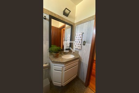 Casa à venda com 420m², 5 quartos e 4 vagas Casa à venda com 420m², 5 quartos e 4 vagasBanheiro Social 2