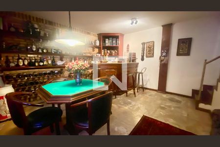 Casa à venda com 420m², 5 quartos e 4 vagas Casa à venda com 420m², 5 quartos e 4 vagasAdega