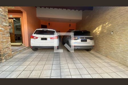 Casa à venda com 420m², 5 quartos e 4 vagas Casa à venda com 420m², 5 quartos e 4 vagasGaragem