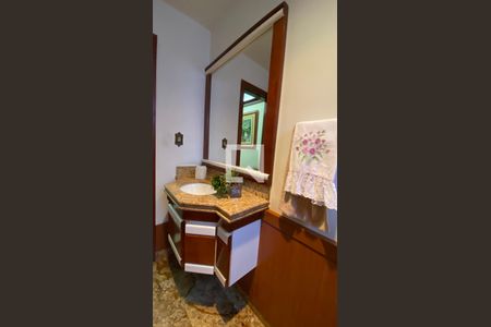 Casa à venda com 420m², 5 quartos e 4 vagas Casa à venda com 420m², 5 quartos e 4 vagasLavabo