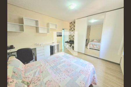 Casa à venda com 950m², 7 quartos e 8 vagas Casa à venda com 950m², 7 quartos e 8 vagasSuíte