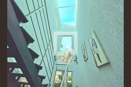 Casa à venda com 950m², 7 quartos e 8 vagasEscada