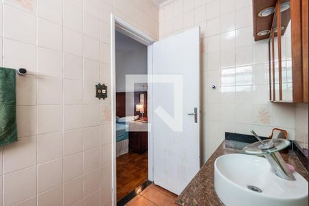 Banheiro suíte de apartamento para alugar com 3 quartos, 120m² em Aparecida, Santos