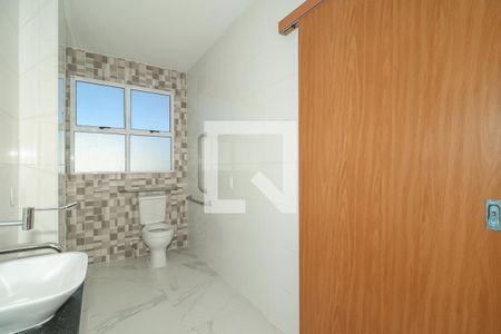 Banheiro adaptado de apartamento para alugar com 1 quarto, 38m² em Morro Santana, Porto Alegre